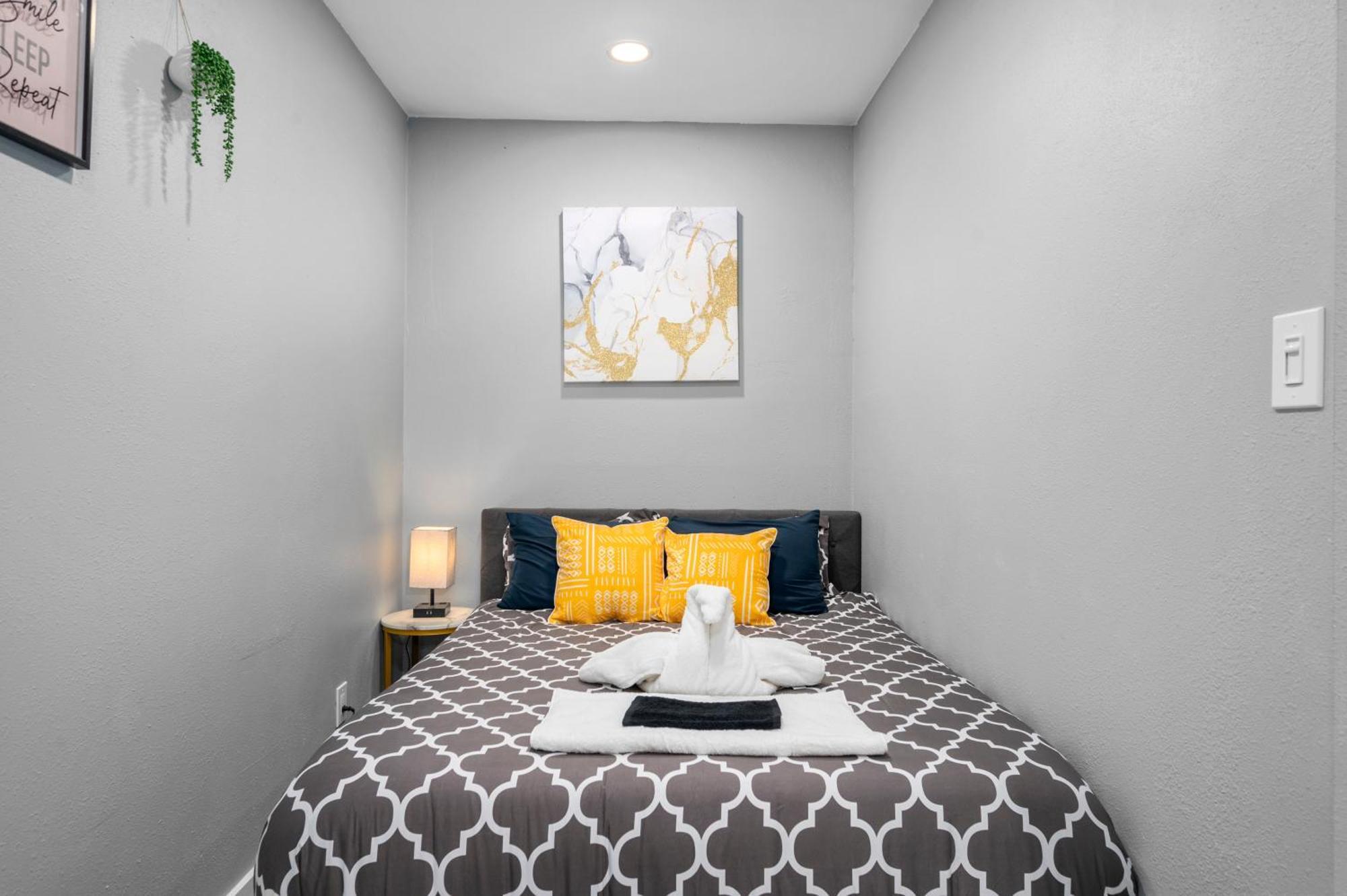 Modern & Spacious 1br Haven Near Galleria Apartment *